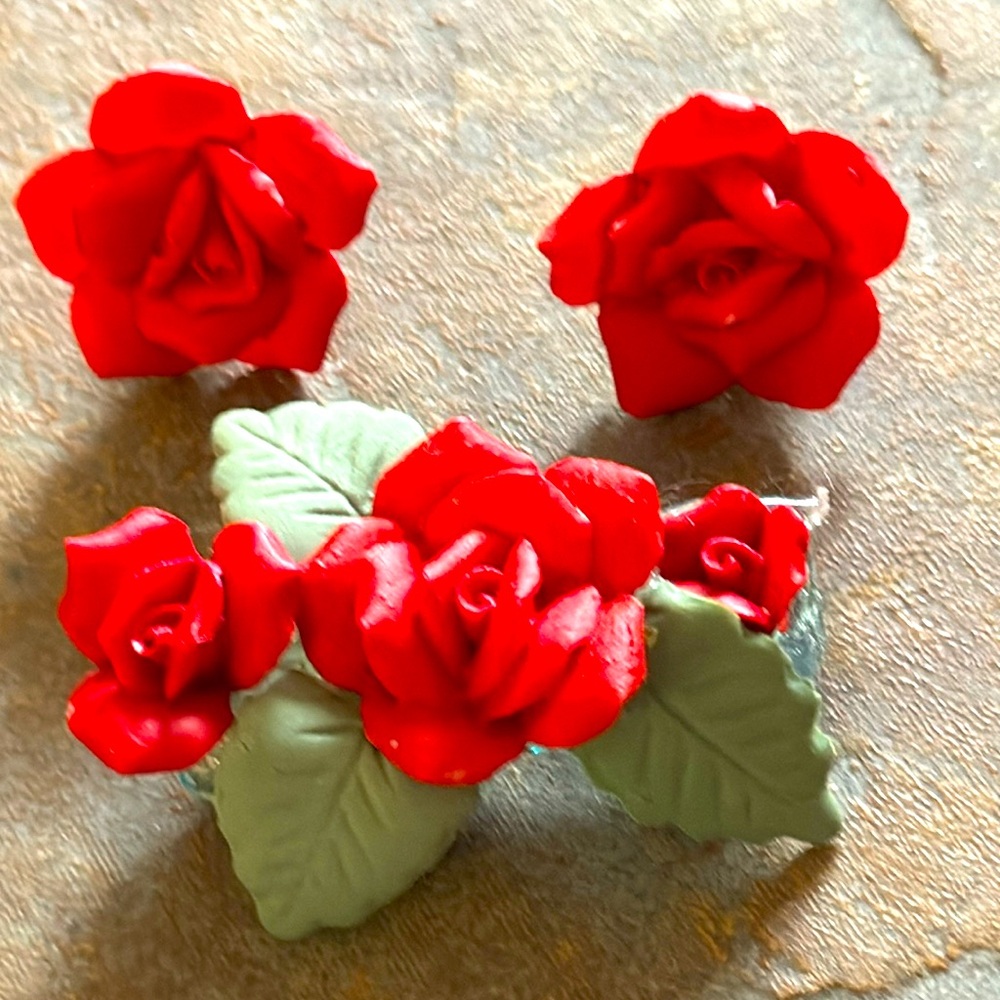 Ladies Red Earrings‎ and Pin/Brooch Set. Rose Design. For Pierced Ears On…
